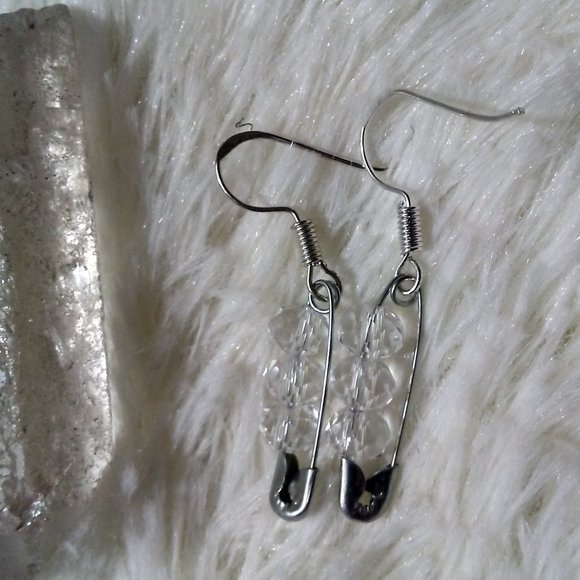 Kawaii Harajuku Safety Pin Dangle Earrings - Picture 5 of 6